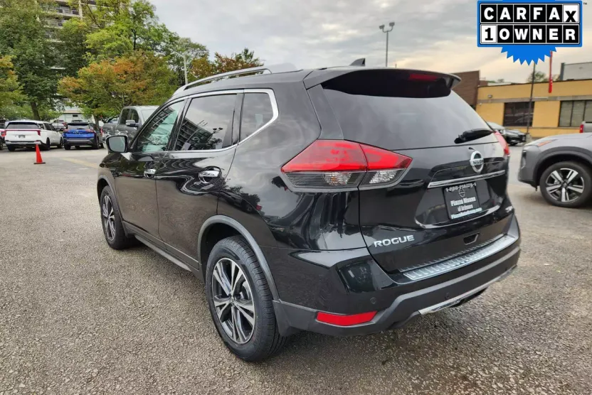 2019 Nissan Rogue SV photo 1
