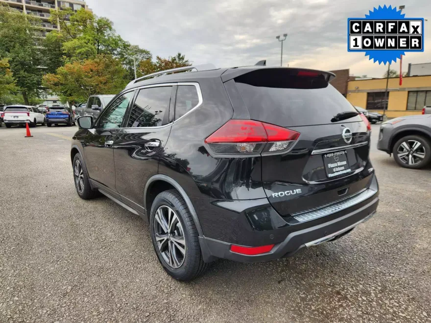 2019 Nissan Rogue SV photo 1