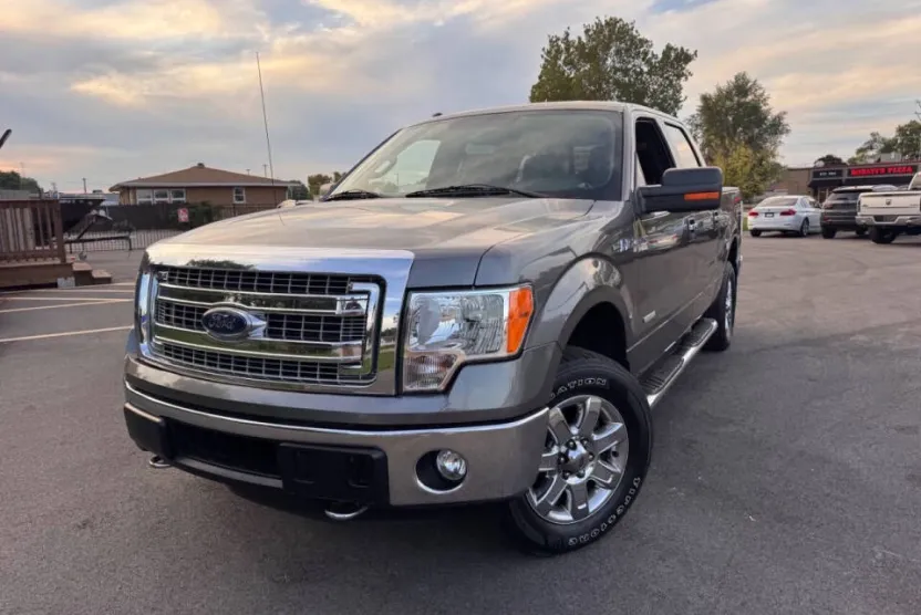 2013 Ford F-150 XLT photo 1