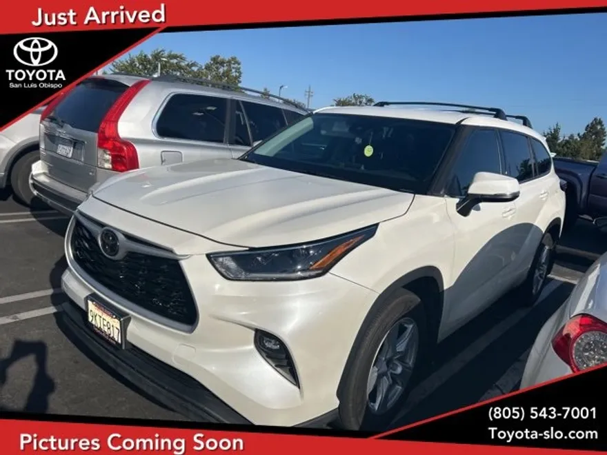 2021 Toyota Highlander LE photo 1