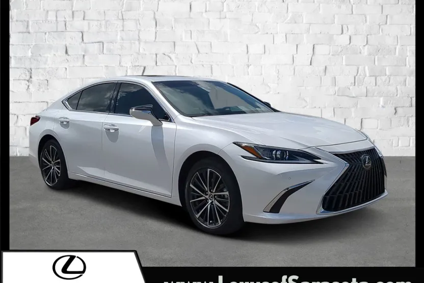 2025 Lexus ES 300h photo 1