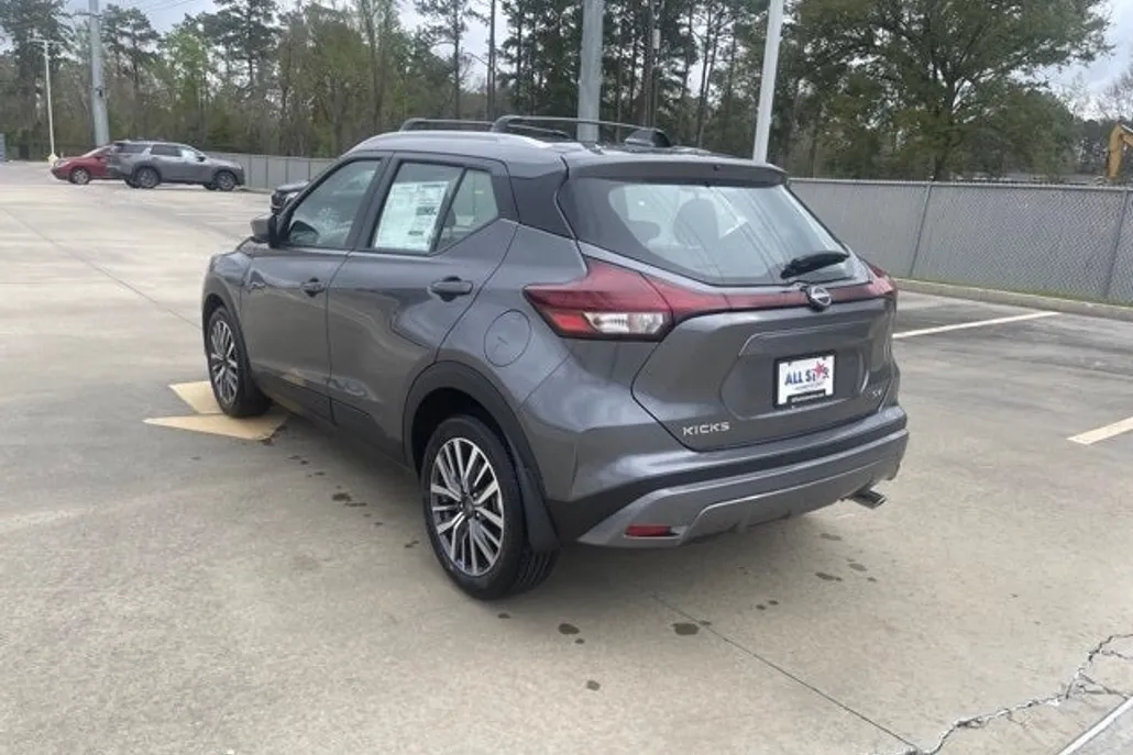 2024 Nissan Kicks SV photo 1