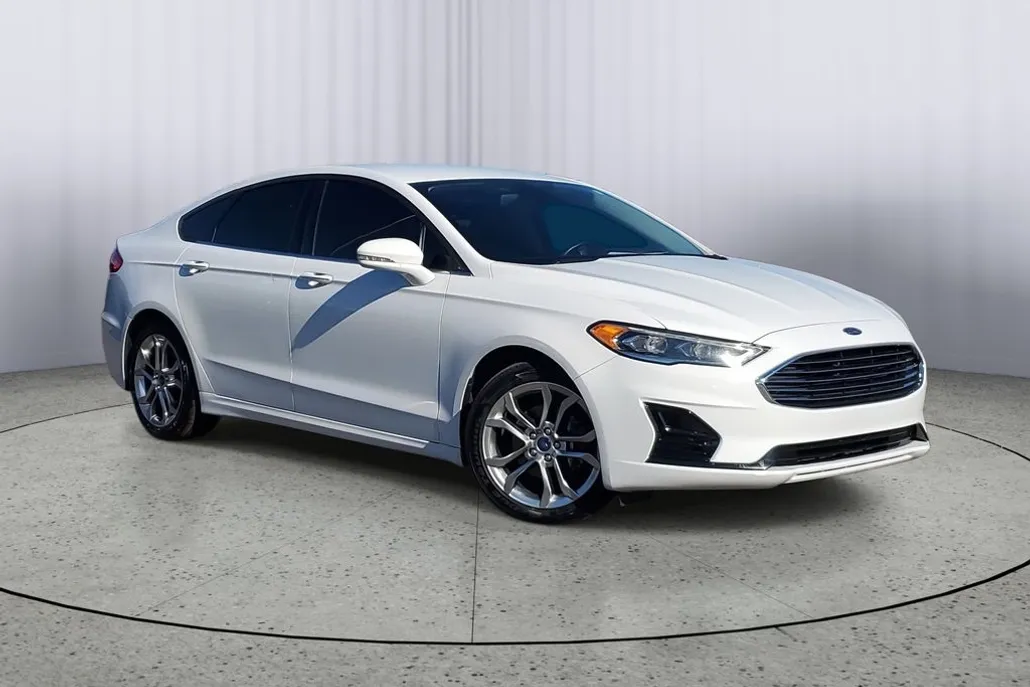 2020 Ford Fusion SEL photo 1