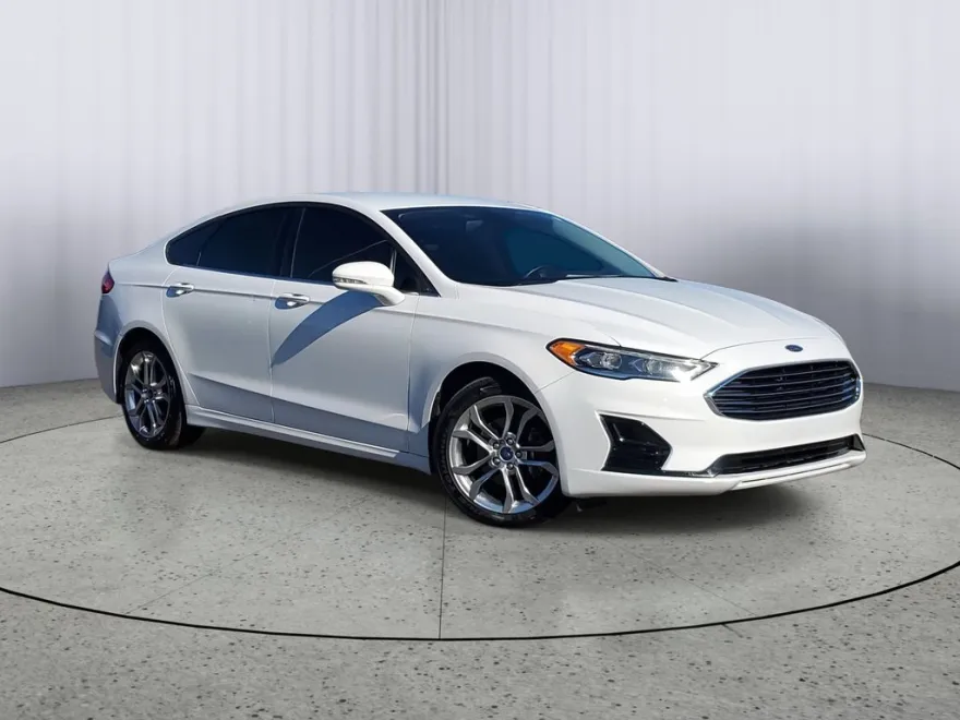 2020 Ford Fusion SEL photo 1