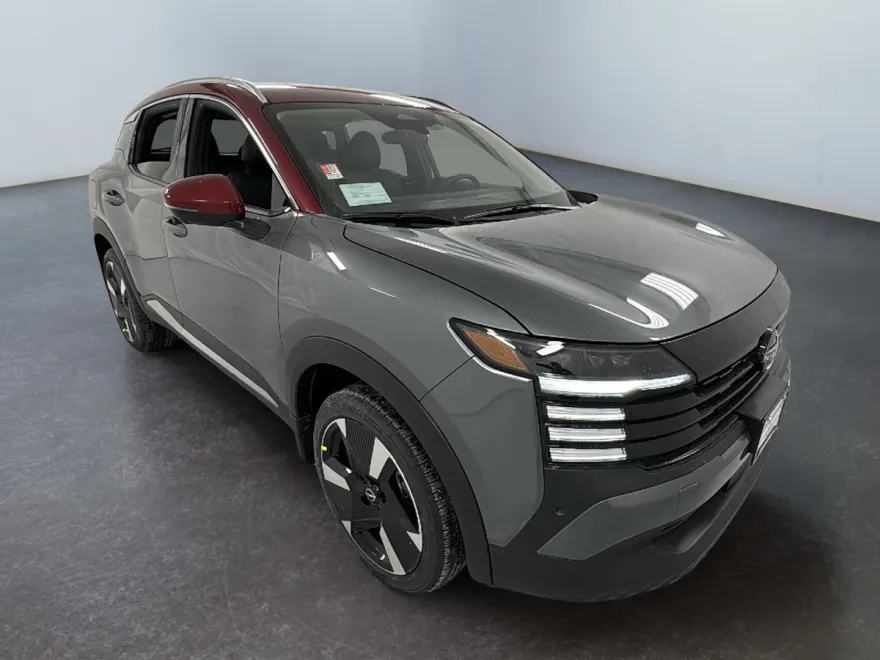 2025 Nissan Kicks SR photo 1