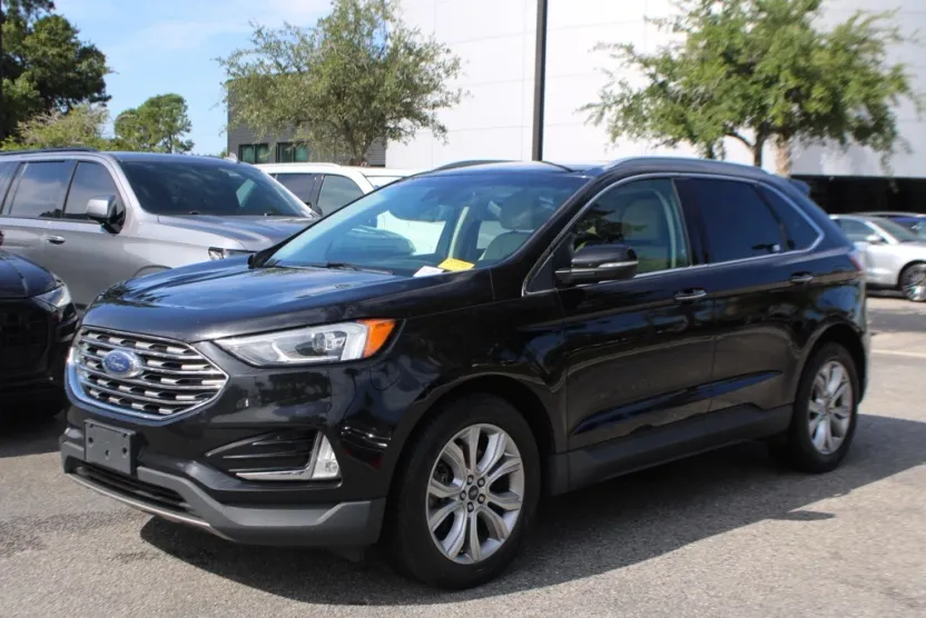 2019 Ford Edge Titanium photo 1
