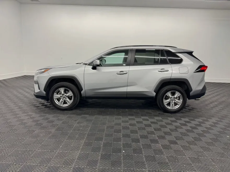 2024 Toyota RAV4 XLE photo 1