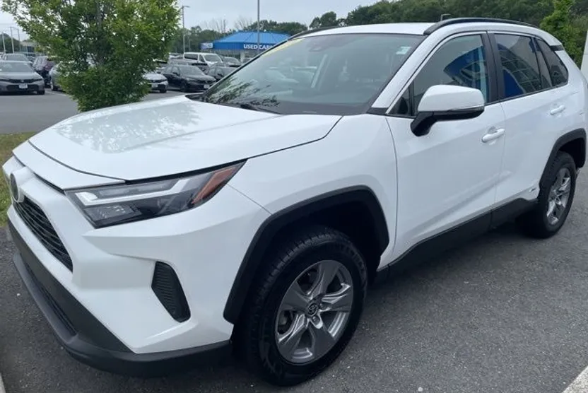 2022 Toyota RAV4 Hybrid XLE photo 1