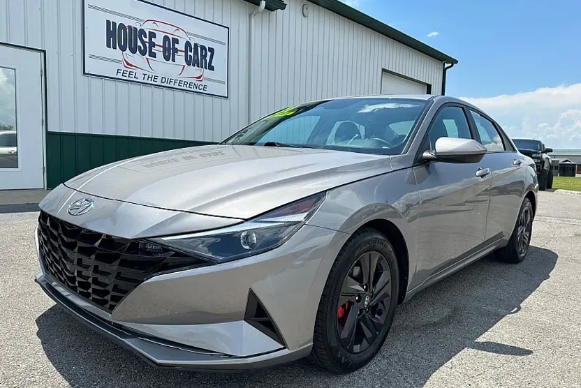 2021 Hyundai Elantra SEL photo 1