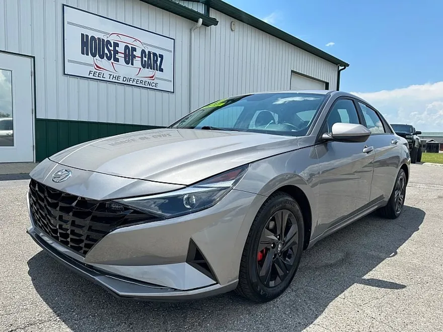 2021 Hyundai Elantra SEL photo 1