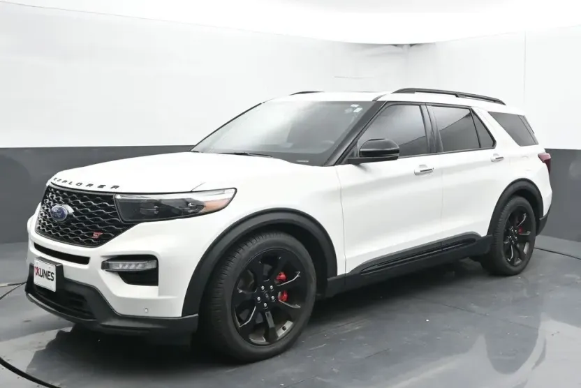 2023 Ford Explorer ST photo 1