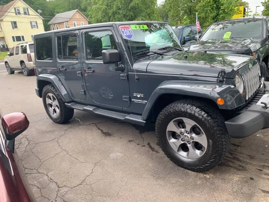 2017 Jeep Wrangler Unlimited Sahara photo 1