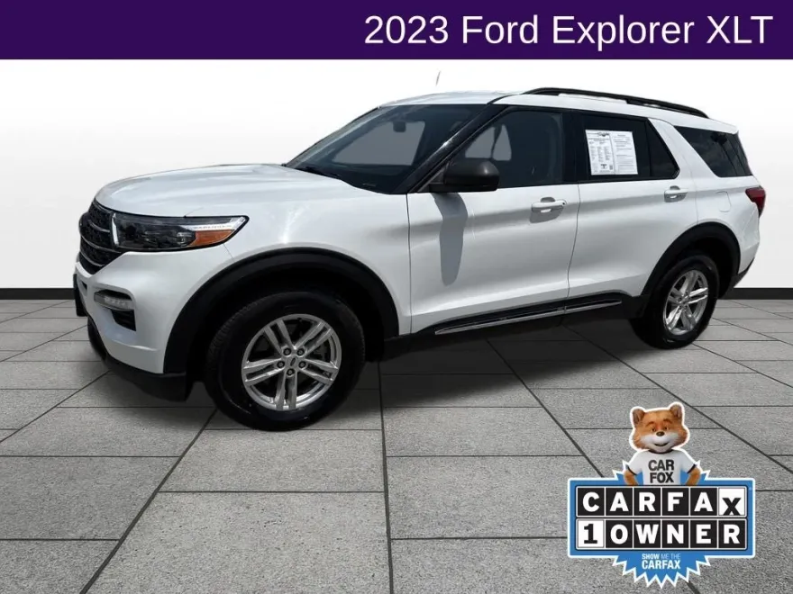 2023 Ford Explorer XLT photo 1