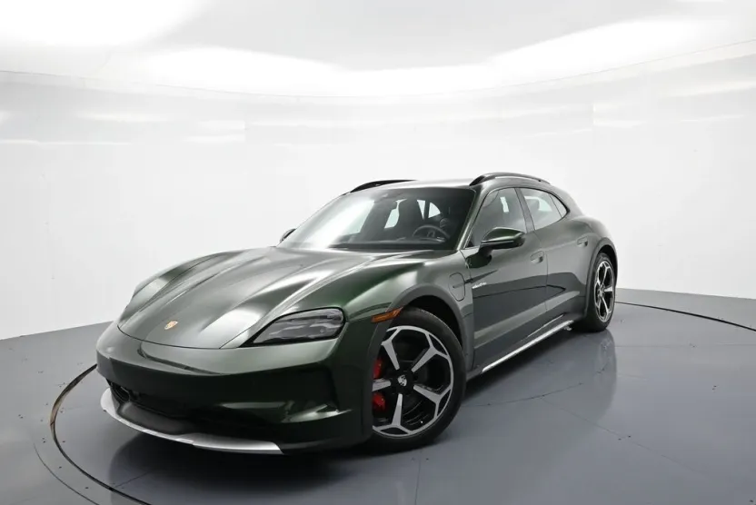 2025 Porsche Taycan Cross Turismo 4S photo 1