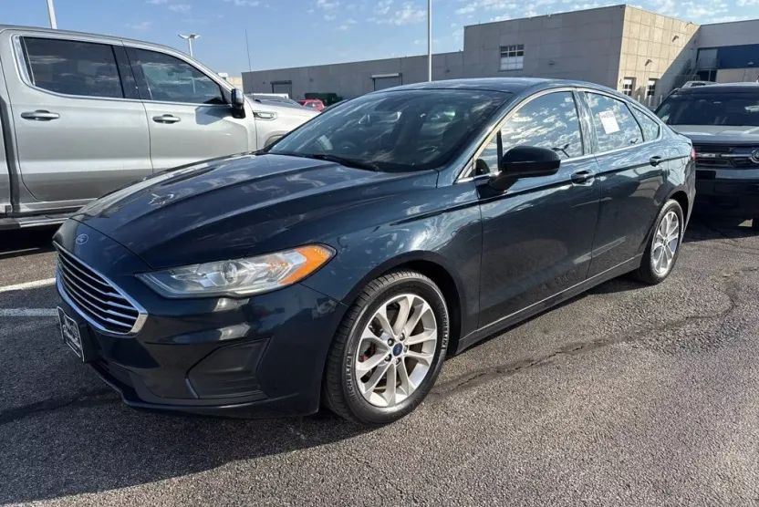 2020 Ford Fusion SE photo 1