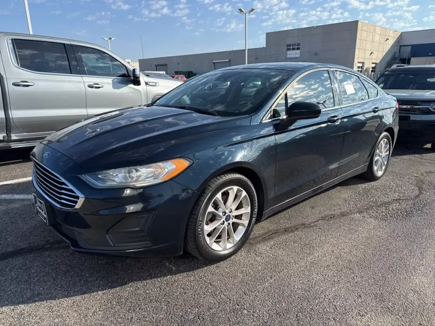 2020 Ford Fusion SE photo 1