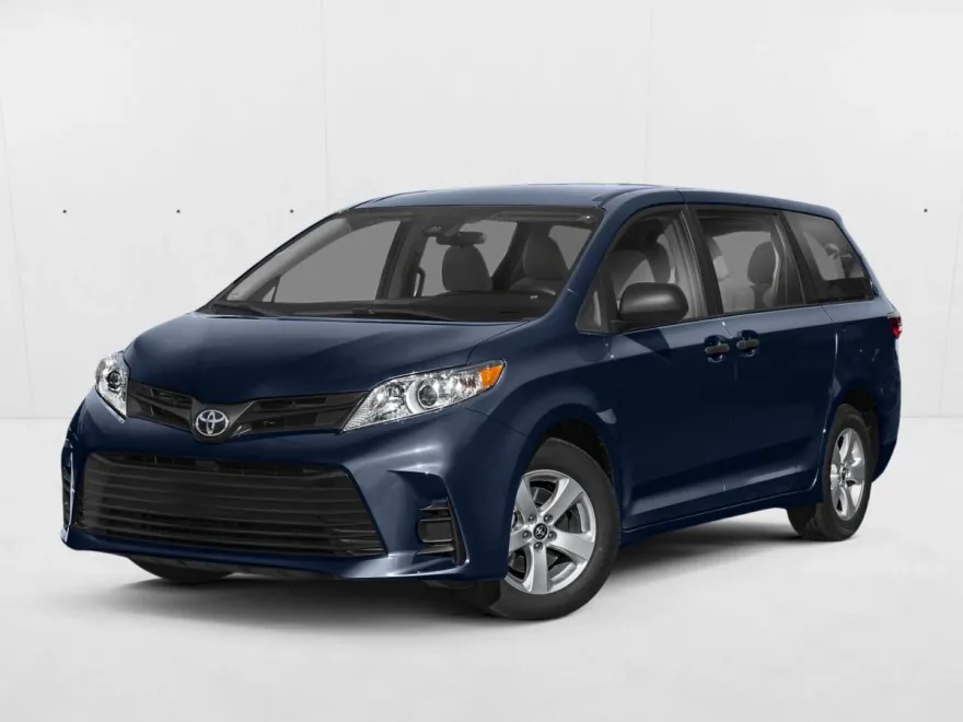 2018 Toyota Sienna XLE photo 1