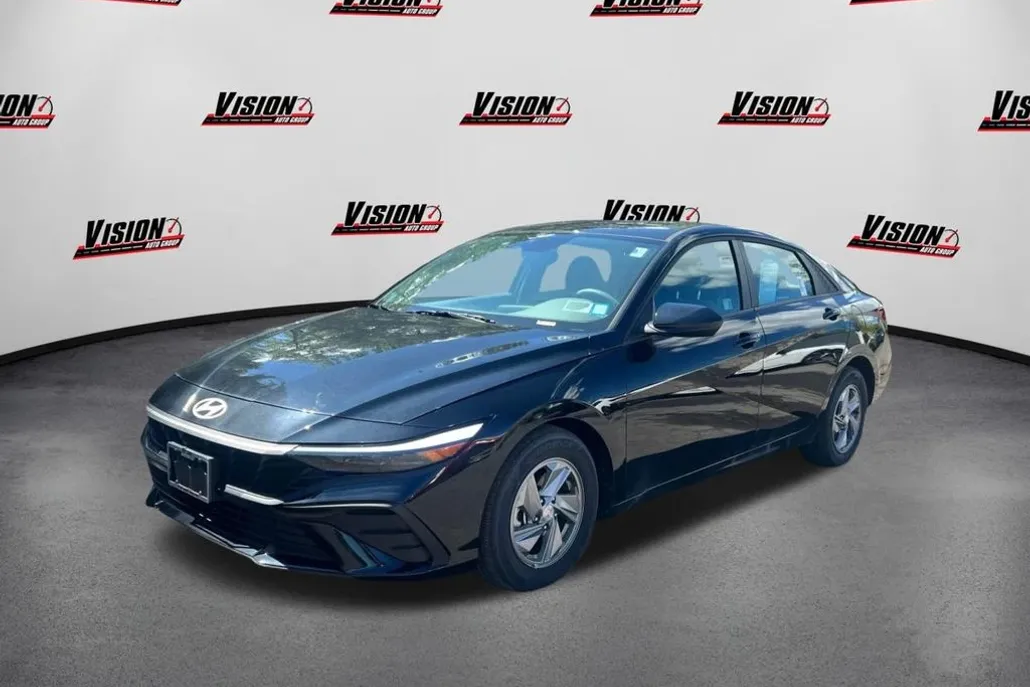 2025 Hyundai Elantra SE photo 1