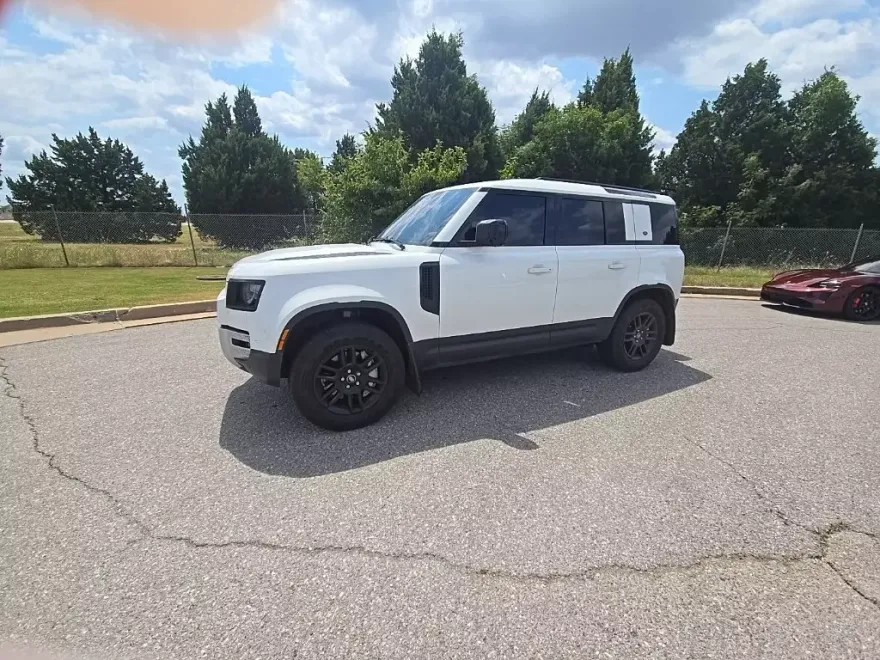 2024 Land Rover Defender 110 S photo 1