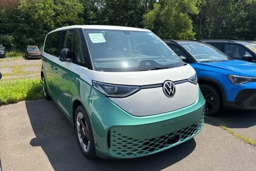 2025 Volkswagen ID. Buzz Pro Plus photo 1