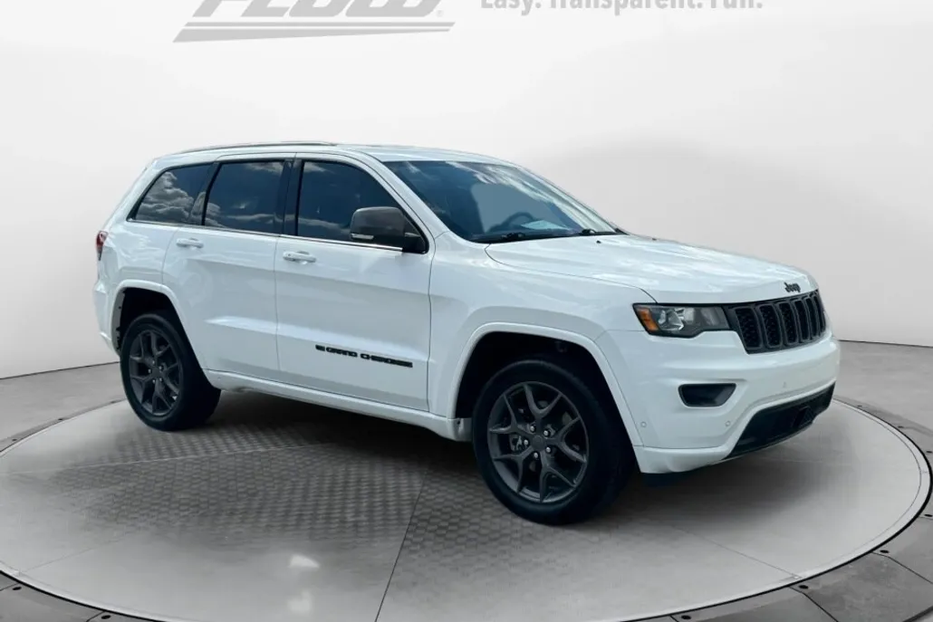 2021 Jeep Grand Cherokee Anniversary Edition photo 1