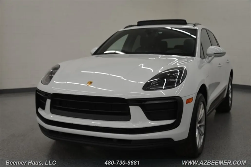 2022 Porsche Macan photo 1