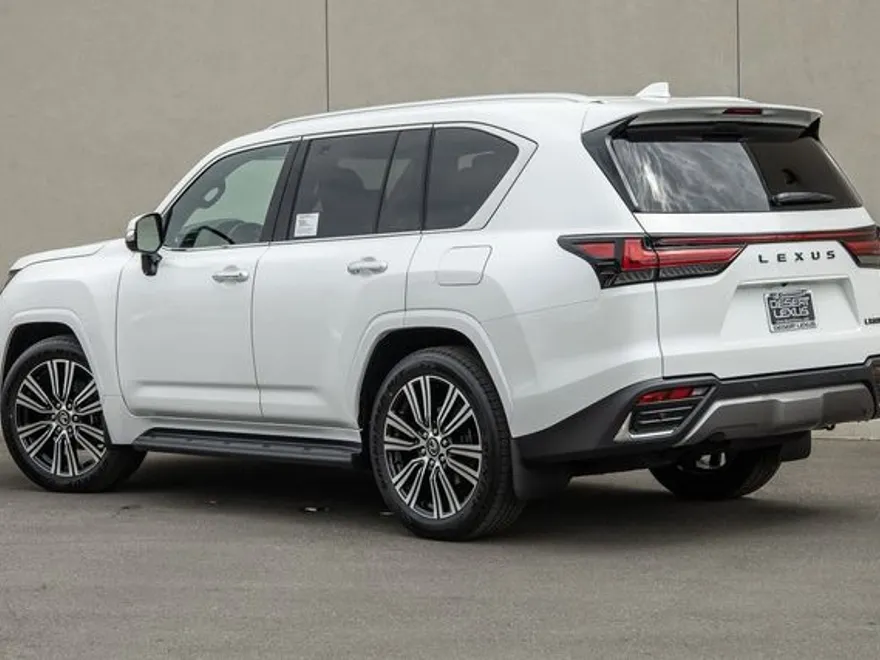 2025 Lexus LX 600 Luxury photo 1