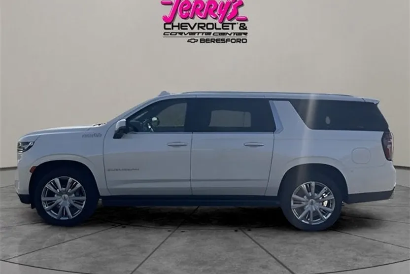 2021 Chevrolet Suburban High Country photo 1