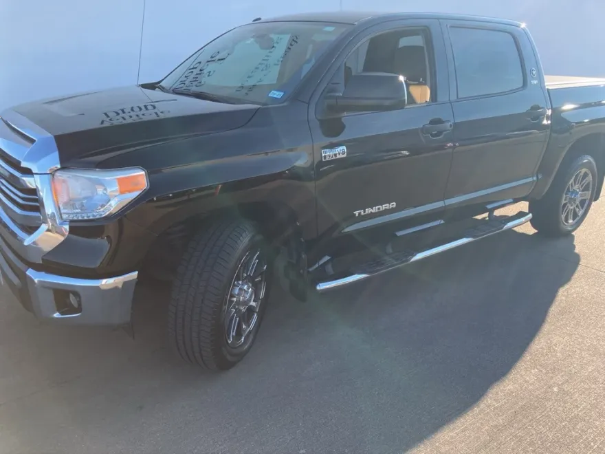 2016 Toyota Tundra SR5 photo 1