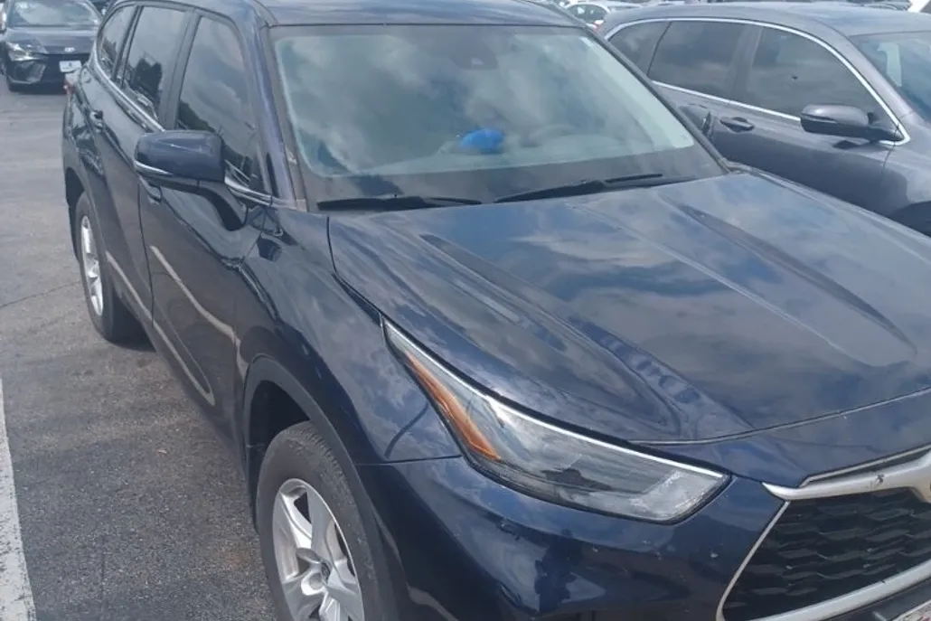 2023 Toyota Highlander L photo 1