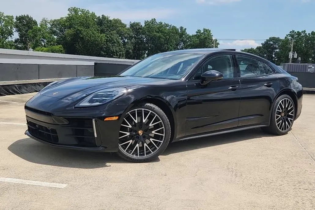 2025 Porsche Panamera 4 photo 1