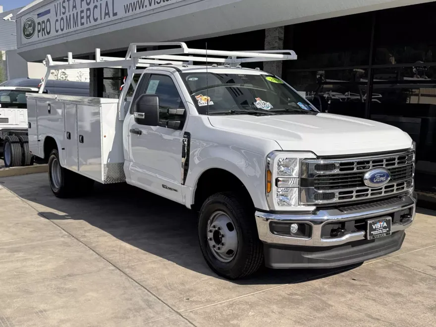 2024 Ford F-350 XLT photo 1