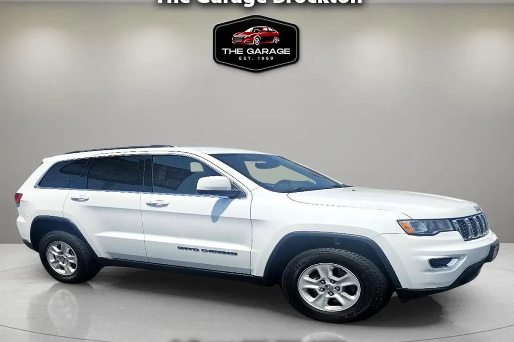 2017 Jeep Grand Cherokee Laredo photo 1