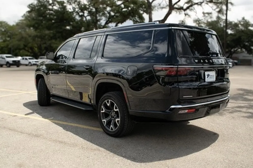 2023 Jeep Wagoneer L Series III photo 1