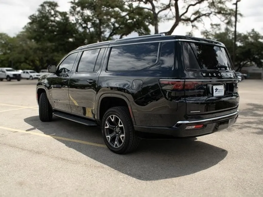 2023 Jeep Wagoneer L Series III photo 1