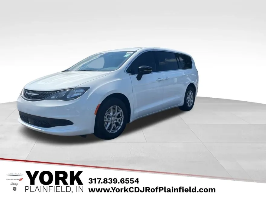 2025 Chrysler Voyager LX photo 1