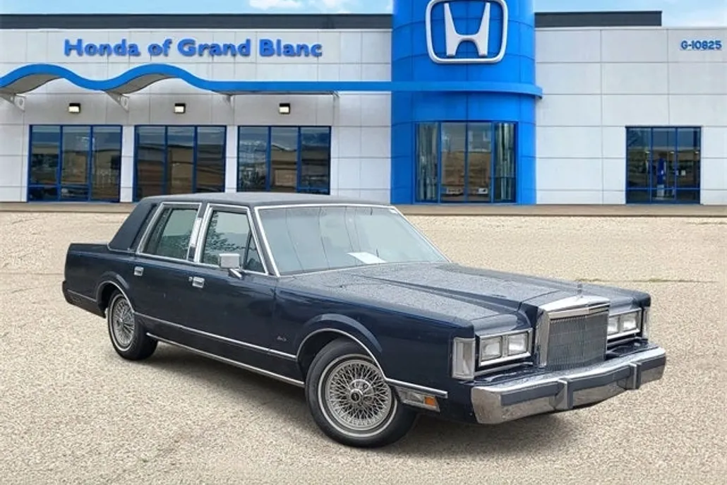 1986 Lincoln Town Car Signature photo 1