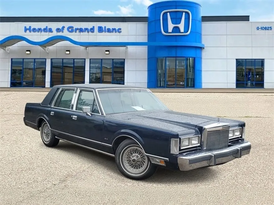 1986 Lincoln Town Car Signature photo 1
