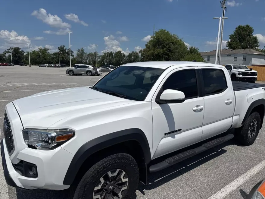 2018 Toyota Tacoma SR5 photo 1