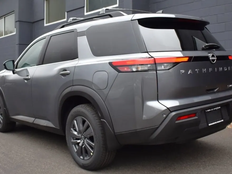 2025 Nissan Pathfinder SV photo 1