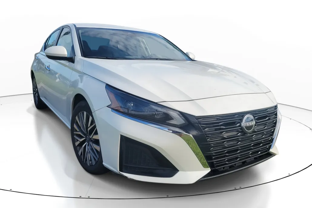 2023 Nissan Altima 2.5 SV photo 1