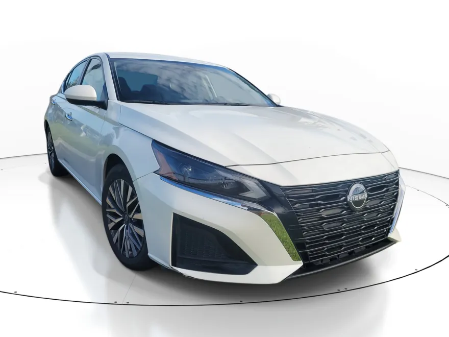 2023 Nissan Altima 2.5 SV photo 1