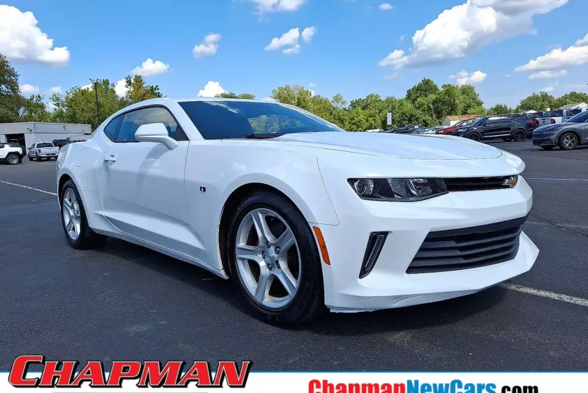 2017 Chevrolet Camaro 1LT photo 1