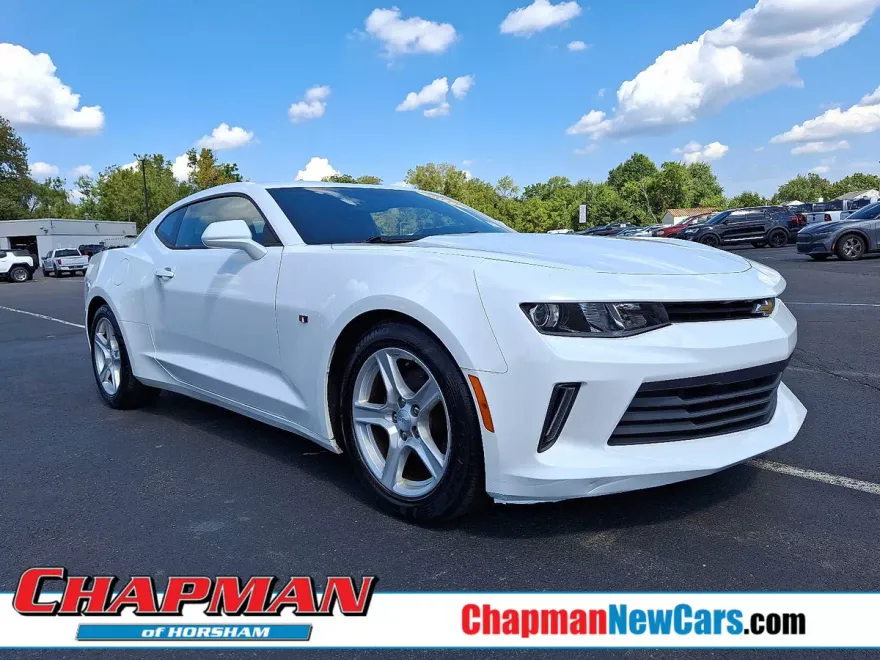 2017 Chevrolet Camaro 1LT photo 1