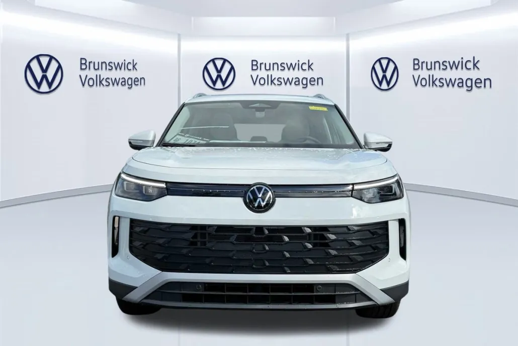 2025 Volkswagen Tiguan SE photo 1