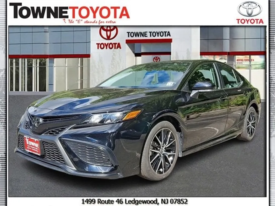 2023 Toyota Camry SE photo 1