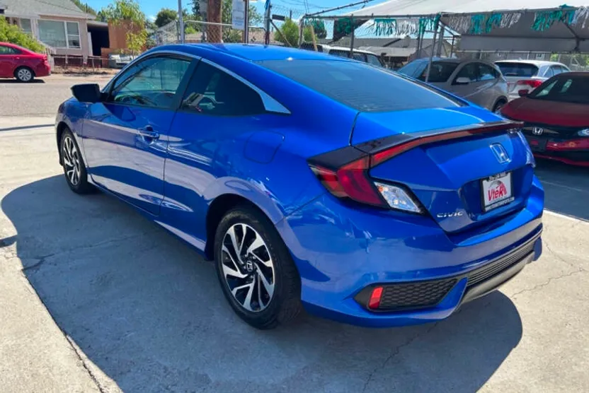 2016 Honda Civic photo 1