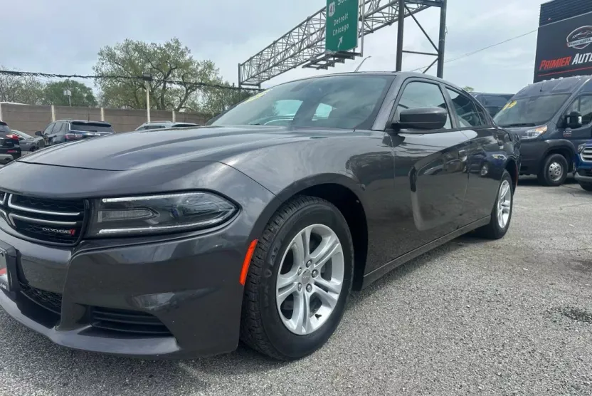2015 Dodge Charger SE photo 1
