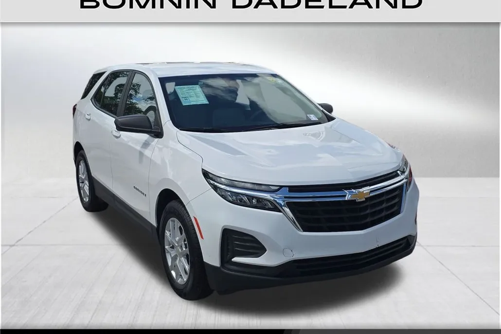 2023 Chevrolet Equinox LS photo 1