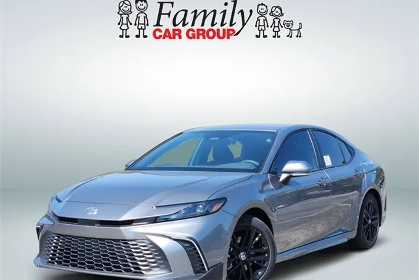 2026 Toyota Camry SE photo 1